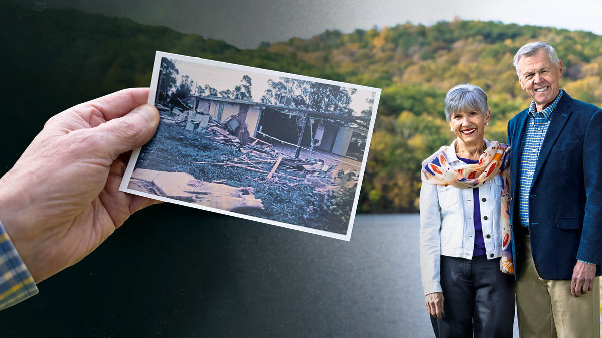 Peter tient une photo sur laquelle on voit une salle du Royaume qui a été détruite par une bombe. Sur une deuxième photo, on voit Peter et Sue heureux ensemble.
