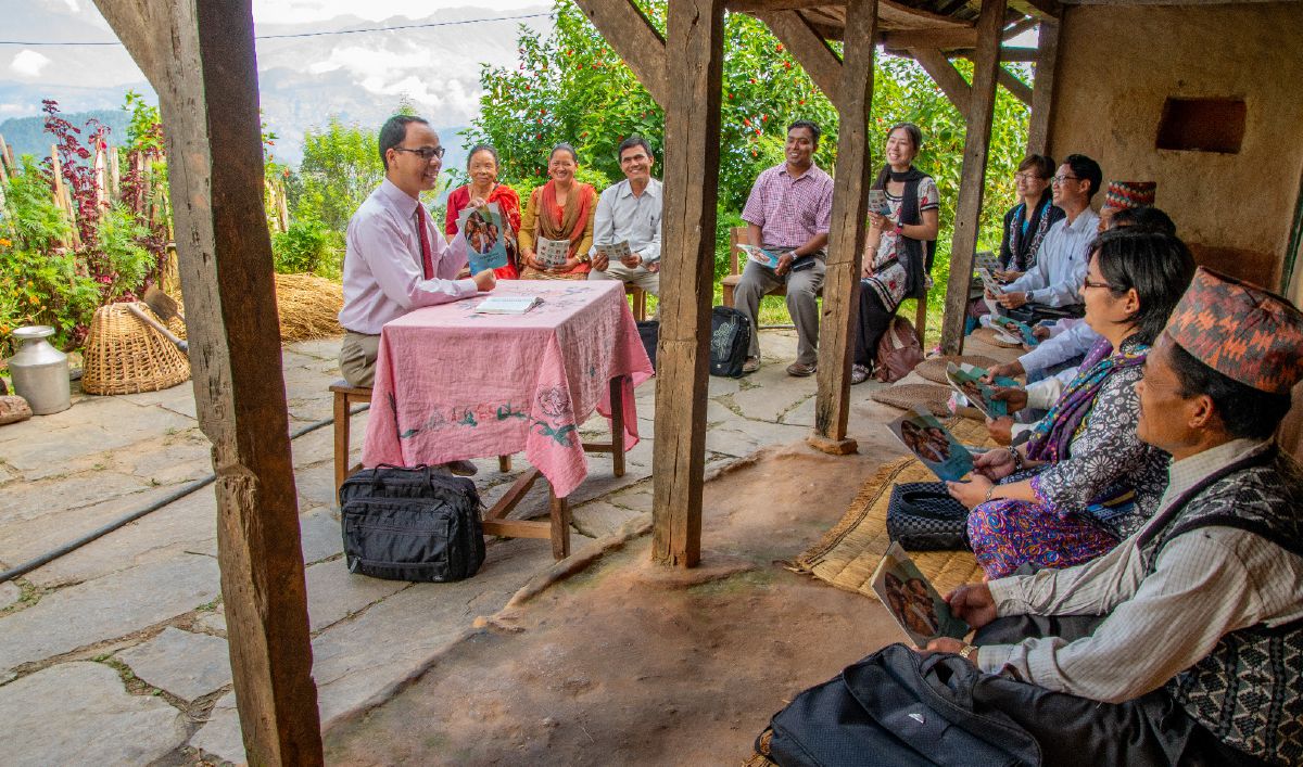ຜູ້​ດູ​ແລ​ໝວດ​ນຳ​ການ​ປະຊຸມ​ເພື່ອ​ການ​ປະກາດ