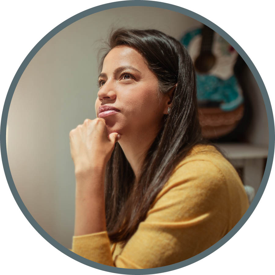 ນັກ​ສຶກສາ​ຄິດ​ຕຶກຕອງ​ໃນ​ສິ່ງ​ທີ່​ອ່ານ.