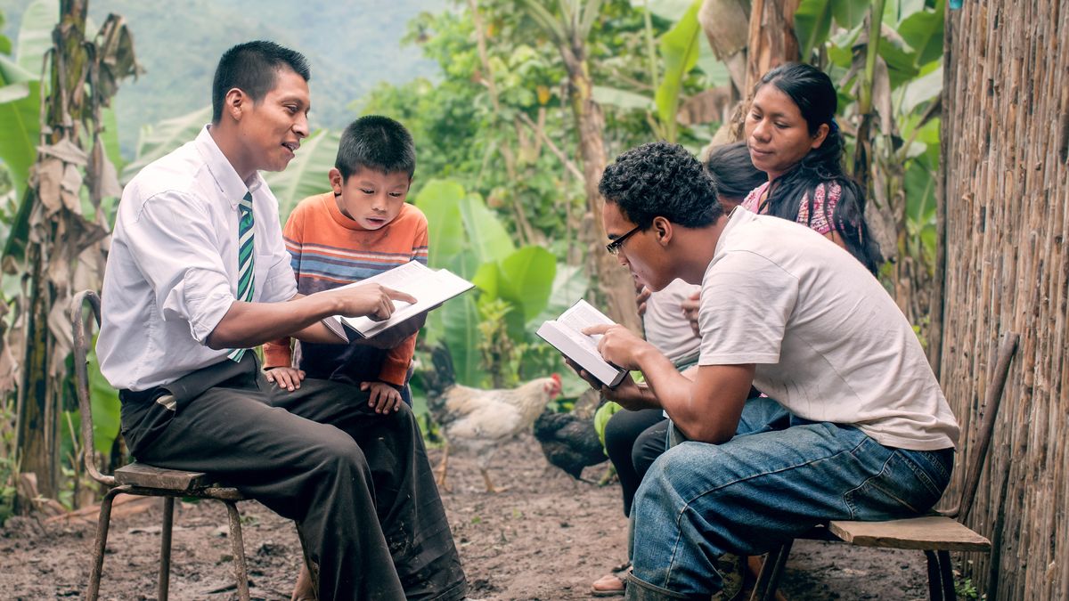 Ya nditsin, jngo ndsʼee xi textole Biblia tíbʼéxkiale jngo familia. Je xi nʼai ma nda tíkotsenle je Bibliale nga kjimaxkia kʼoa je chjoónle kao tiʼndíle nda tjíobinyáño.