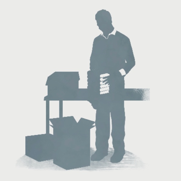 Enn manb fami Béthel pe met bann piblikasion dan bwat