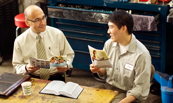 One of Jehovah’s Witnesses conducting a Bible study using the Good News From God! brochure