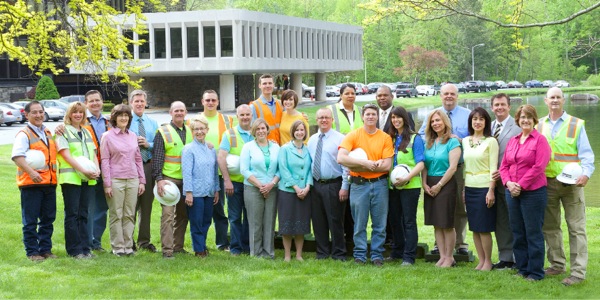 Sertin volonter ki pe travay Warwick