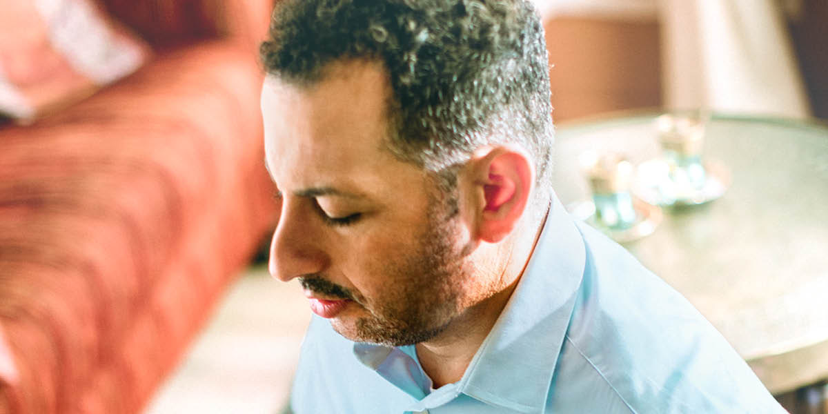 Enn misie ki sorti dan enn pei Lorian pe priye.