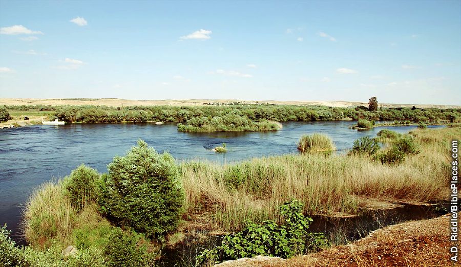 Sungai Efrat berdekatan Karkemis.