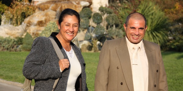 Annunziato Lugarà bersama isterinya Carmen