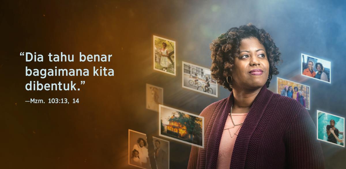 Kata-kata “Dia tahu benar bagaimana kita dibentuk,” di Mazmur 103:13, 14, muncul di sebelah saudari itu. Dia dikelilingi gambar-gambar yang menunjukkan pengalamannya sejak kecil.
