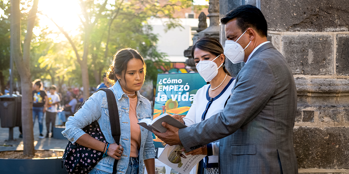 Iin matrimonio na̱ kúú testigo Jehová ñúʼu cubreboca yuʼúna ndítana xíʼin carro válí, ta káʼvina iin texto nu̱ú iin ñá ñaʼá.