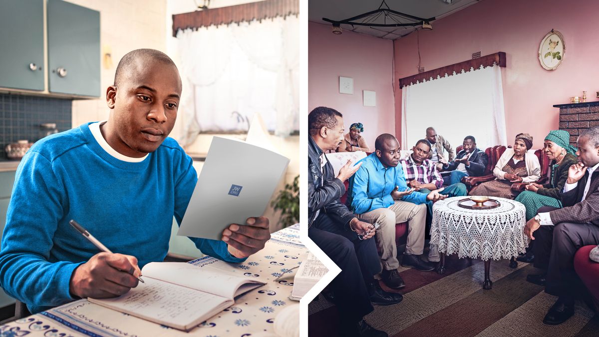 Fotos: 1. Se tokni momachtia Biblia uan kinejneki amochtli “Textos bíblicos techpaleuiaj matikchiuakan ken Cristo”. 2. Non tokni kinyekiluia ifamiliares tlen kineltoka uan sekimej kuali kikaktokej uan oksekimej amo okinpakti.