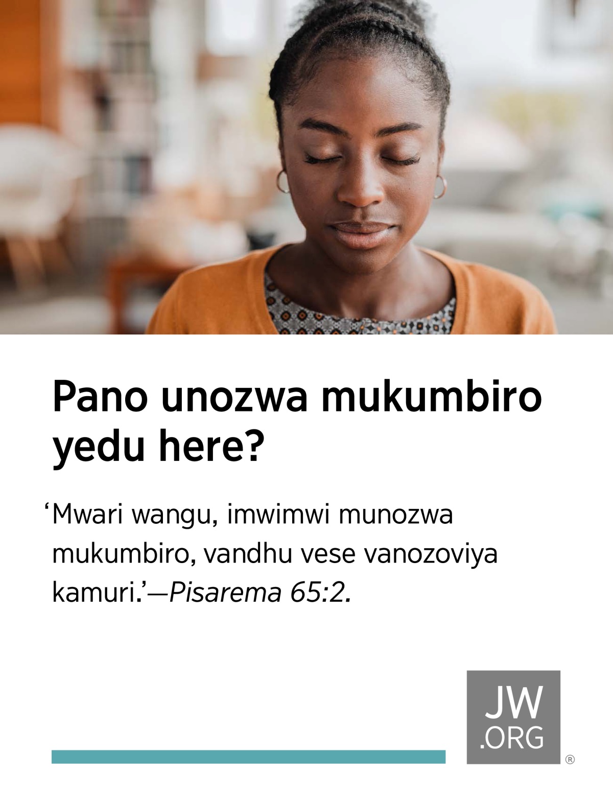 Mwanakaji ari kuita mukumbiro cinyararire.