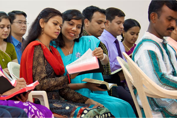 मानिसहरू राज्यभवनमा सिक्दै
