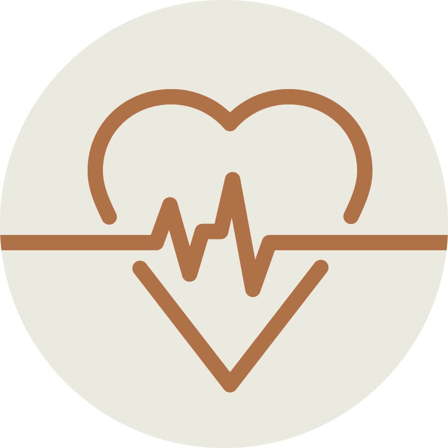 स्वास्थ्य समस्यालाई सङ्‌केत गर्ने EKG लाइन भएको हृदयको चित्र।