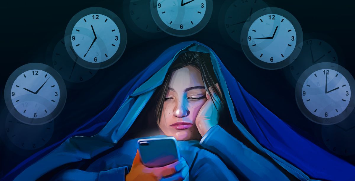 एक युवती रातभरि आफ्नो फोटो सेयरिङ खाता चेक गरिरहन्छिन्‌