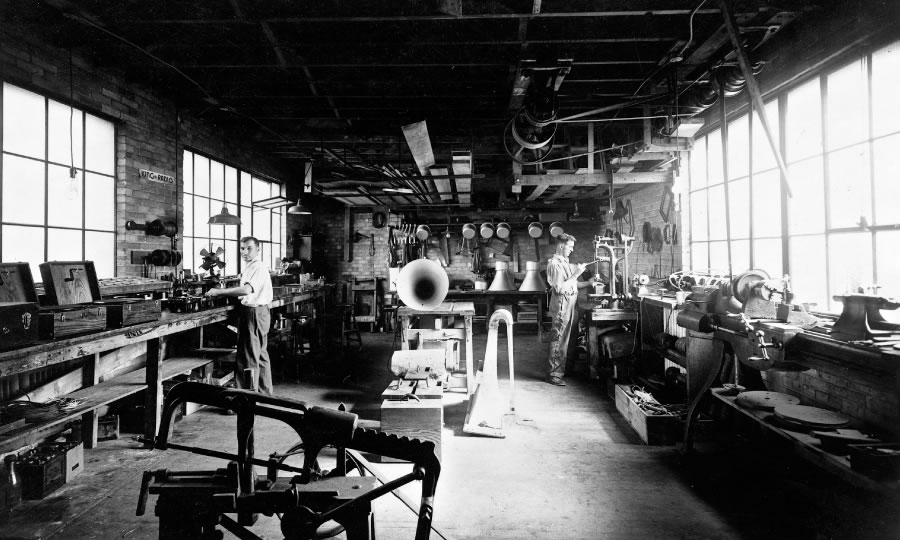 Aalumentu yaali ye li moka hamu ndulukwa iikwamawi, moomvula dhe 1930