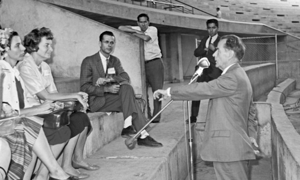 Omumwatate F. W. Franz ta popitha aatumwa poshigongi shoshitopolwa