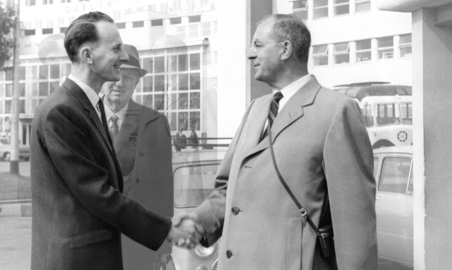 Omumwatate Arthur Matthews e li nomumwatate Nathan Knorr, mo 1965