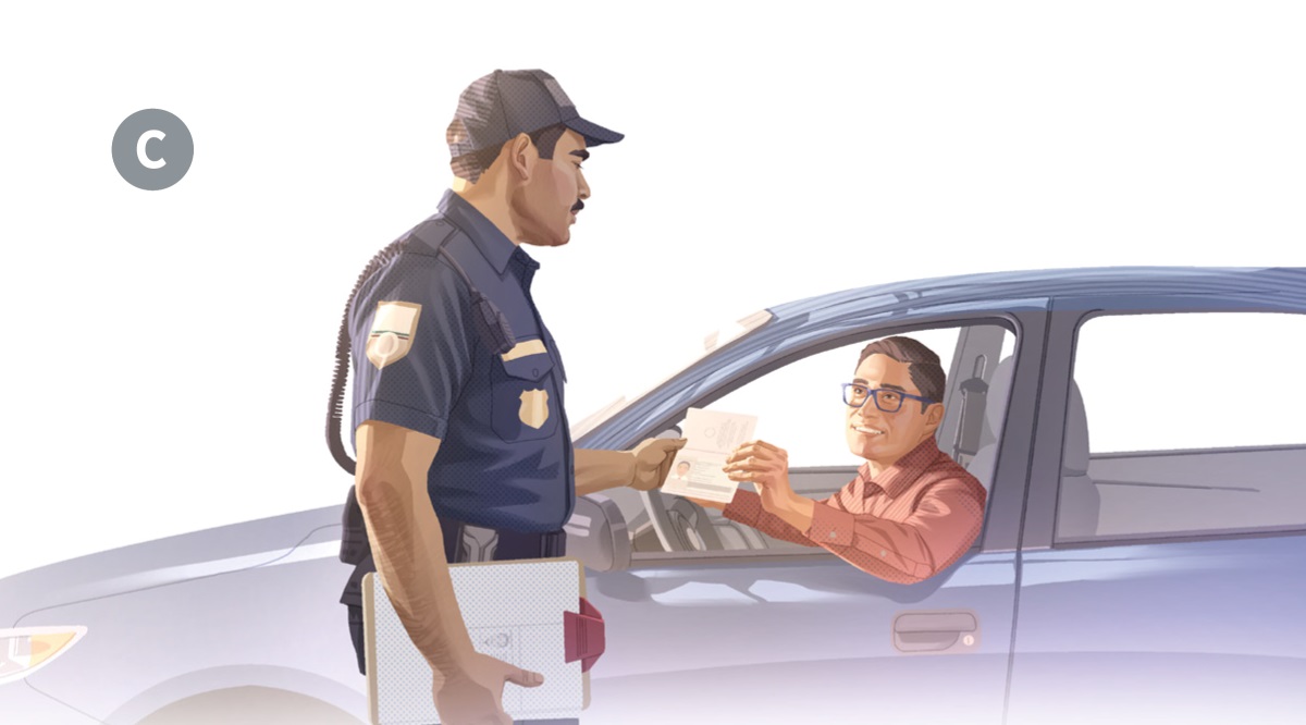 C. Se tlakatl akin nemi ipan icarro kimititia iamauan se policía.