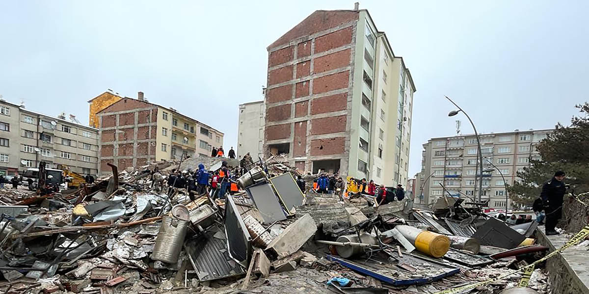 Sekimej tlaltikpakchanejkej akin temakixtiaj yonosentlalijkej kampa oxoxoton se edificio.