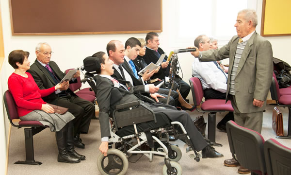 Jairo ne fakaaoga e komopiuta haana ke talahau e tali he feleveiaaga