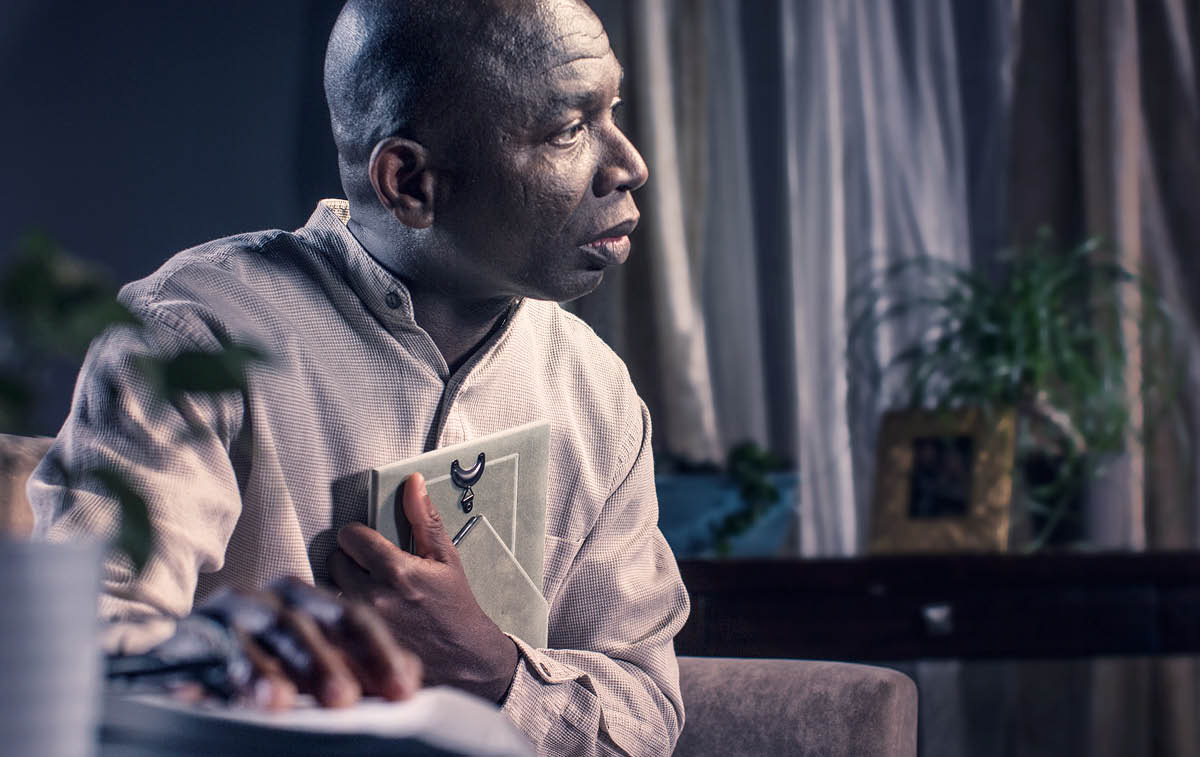 Mughala wetu oyuli n’obulighe abirihira efoto oko kikuba kiwe.