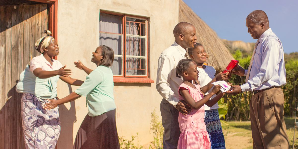 Umndeni wamukela abatjhadikazi ubanikela nezipho