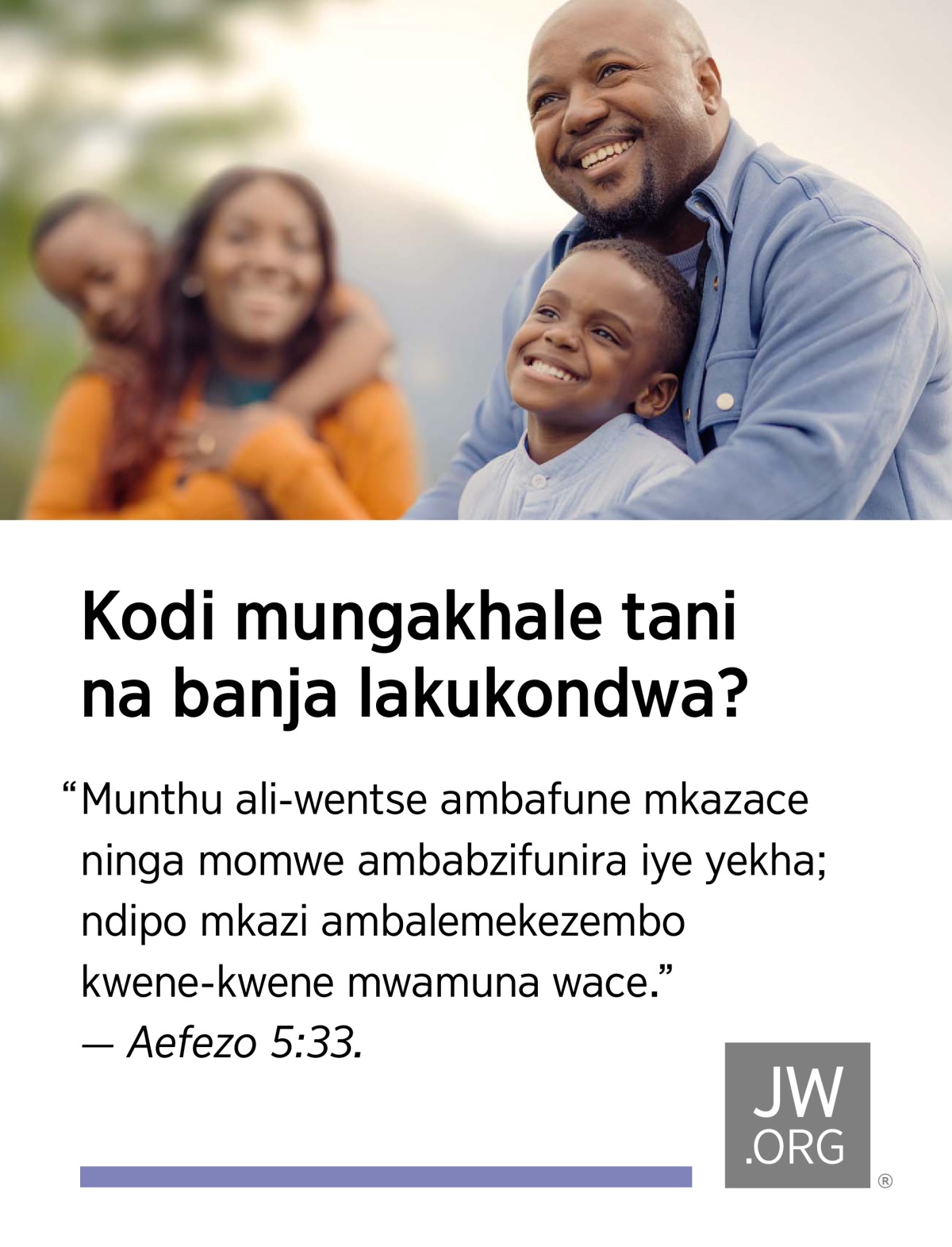 Abereki akukumbatira wana wawo mwakukondwa pa nthawe yomwe ali pabodzi.