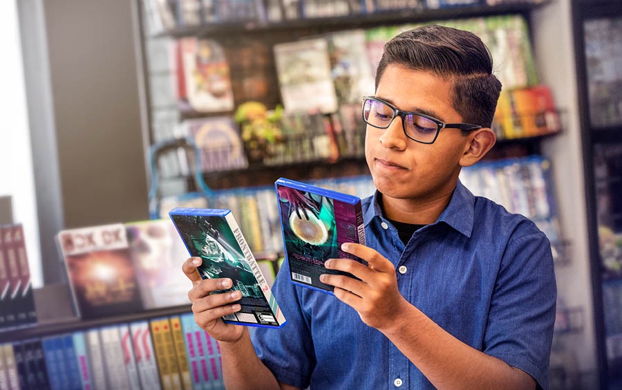 Sakey ya kabataan a laki ya walad lakoan na video game legan ya manpipili na galawen ton video game.