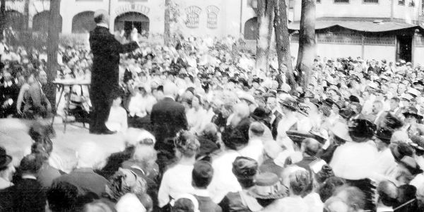 Ruman Rutherford ta papia na e kongreso di Cedar Point, Ohio, na aña 1919