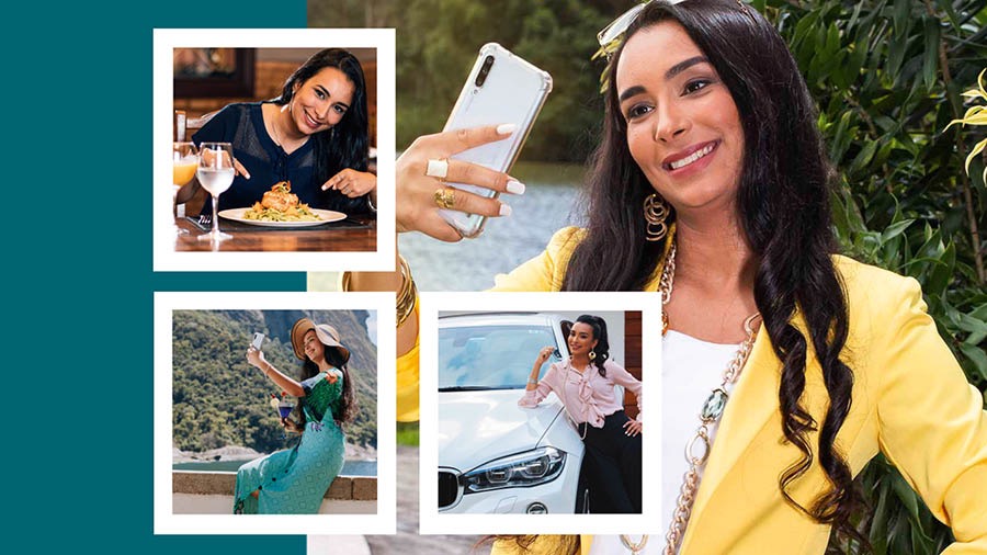 Kolekshon di plachi: Algun potrèt di un ruman muhé ku e ke pone riba ret sosial. 1. E ta saka un selfie. 2. E ta saka potrèt ku e kuminda ku el a bestèl na restorant. 3. E ta saka un selfie ora e ta ku fakansi. 4. E ta saka potrèt dilanti un outo nobo sumamente karu.