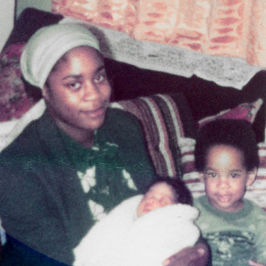 Yvonne Quarrie komo un mama yòn