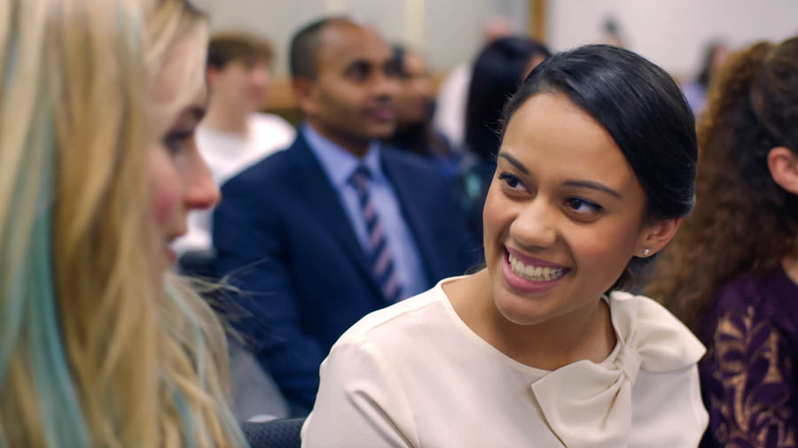Siasing el mengai er a video el “Help Your Bible Students to Attend Meetings.” Neeta el klikmechur e a Jade a me dengchokl er bita er ngii er a temel a miting.