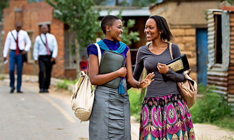Young brothers and sisters wey be pioneer