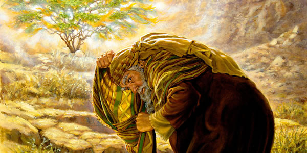 Moses haedem feis bilong hem from fire wea gohed bonem smol tree.