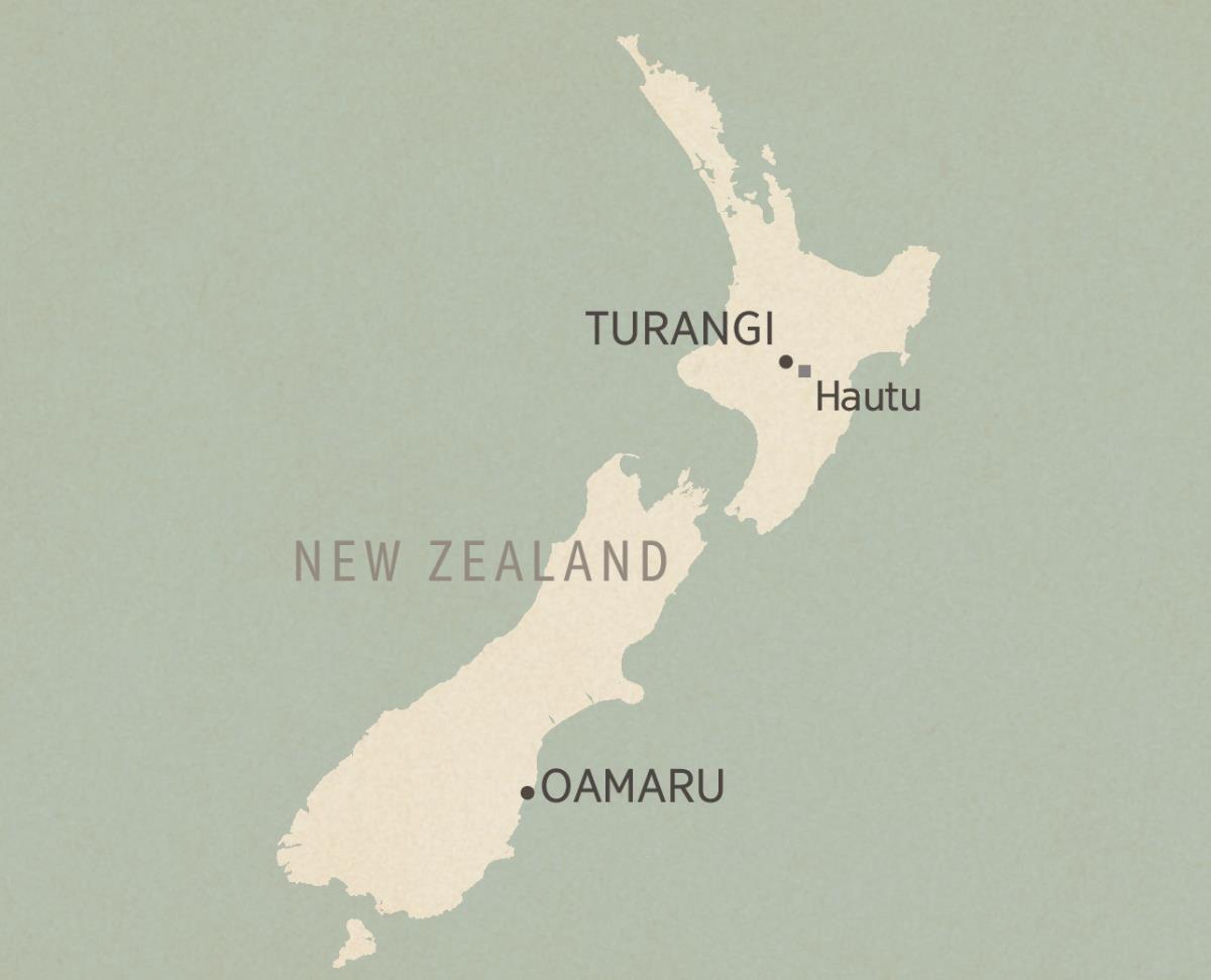 Map blo New Zealand. Ples blo samfala camp (from north go kasem south) hem Turangi, Hautu (wanfala prison camp), and Oamaru.