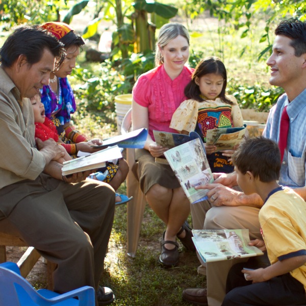 Wanfala hasband and waef wea duim missionary waka long Panama