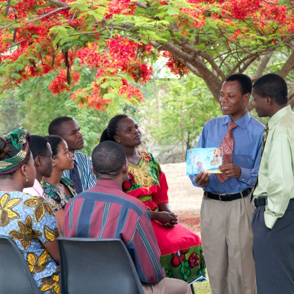 Circuit overseer lukaftarem meeting for preaching