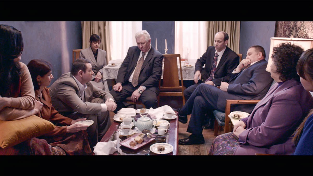 Piksa from video ‘Mas Faithful Olsem Jesus—Taem Narawan Praisem Iu,’ wea showim Sergei kasem praise from olketa brata lo wanfala hapitaem.