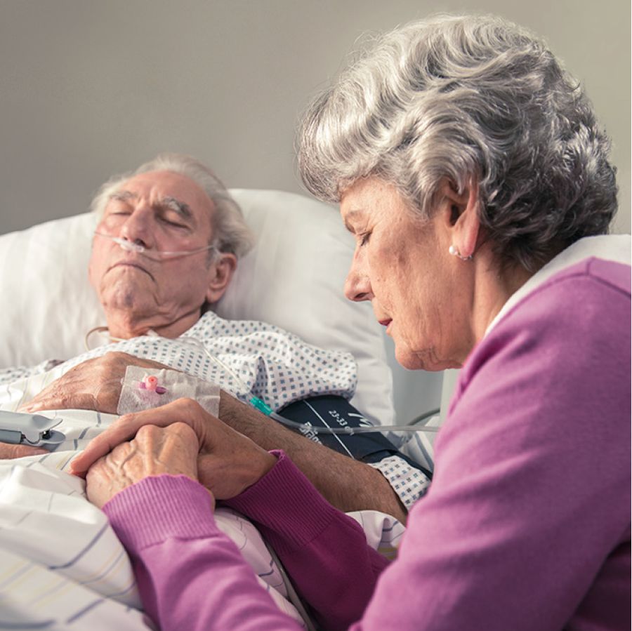 Wanfala sista prea long saed bed bilong hasband bilong hem long hospital