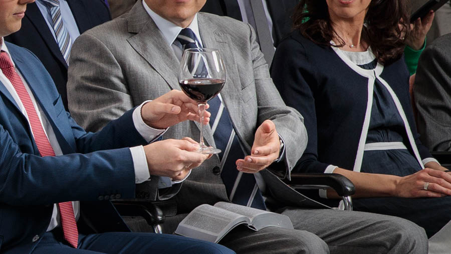 Lo Memorial, wanfala brata pasim kap wine lo nara brata.