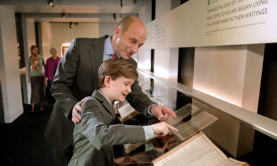 Aramas akan me mwemweitla ni museum en Paipel ni poahsoan kaun en Sounkadehdehn Siohwa kan nan Warwick, New York, Wehin Amerika
