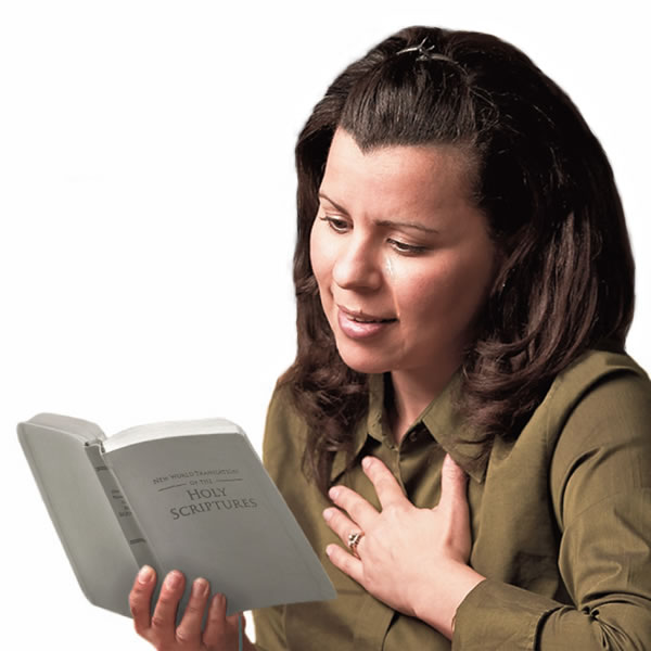 Un minjer ku tene disgustu oja konsolu atraves di leitura di Biblia