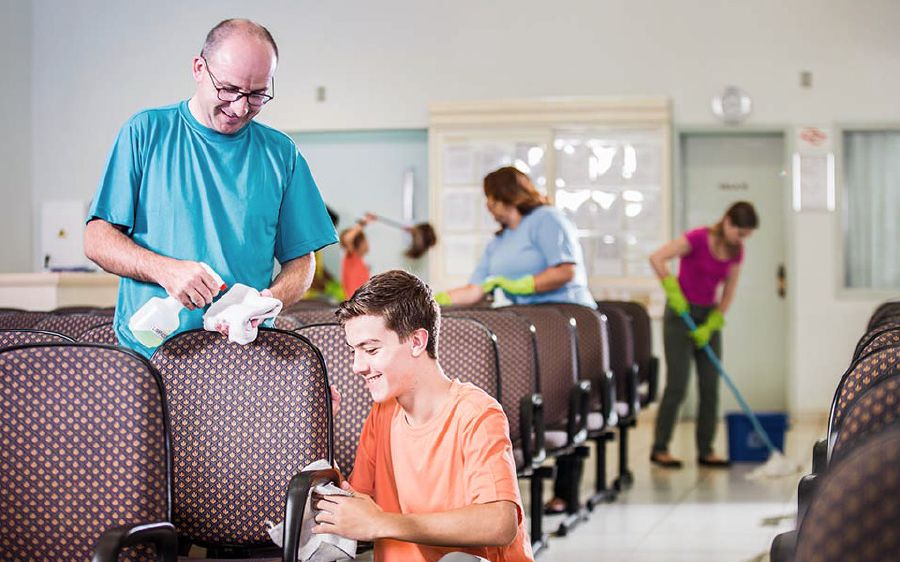 Irmons ku irmas na limpa Salon di Renu