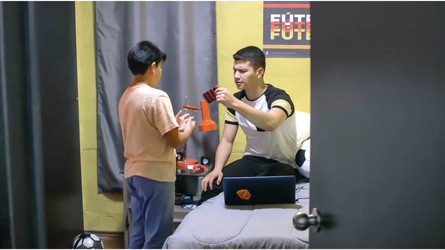 Imaẑen di video “Aprindi Delis — Samuel.” Dani bai papia ku si ermon aserka di vida sukundidu ki ta leba.