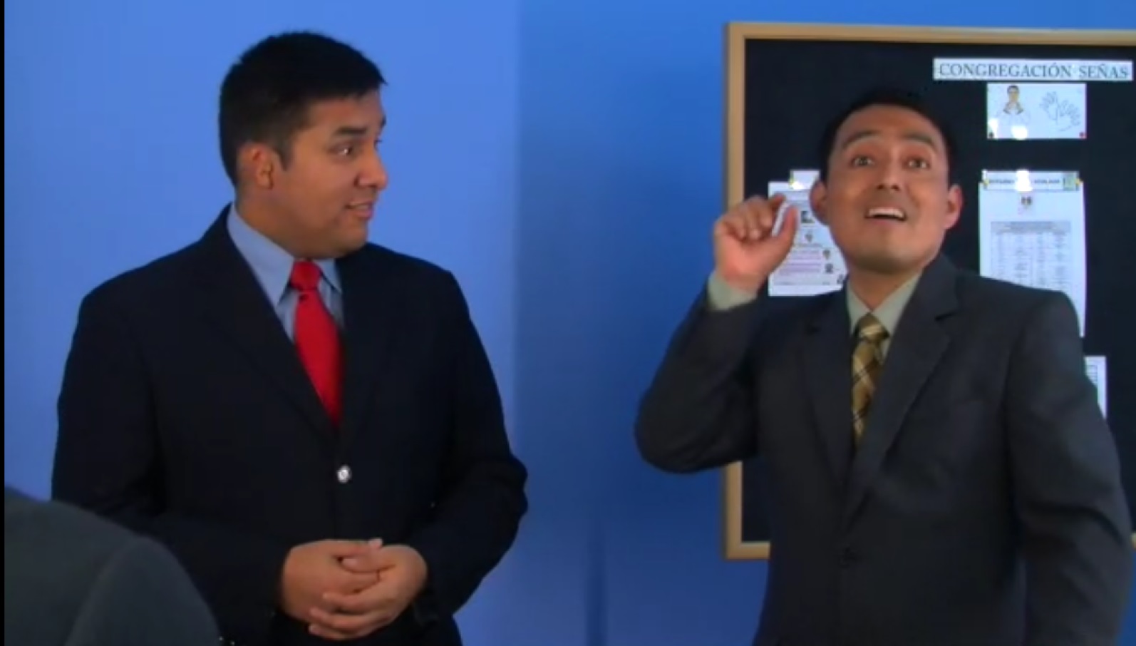 Alex demuestra humildad al hablar con Luis y Carlos