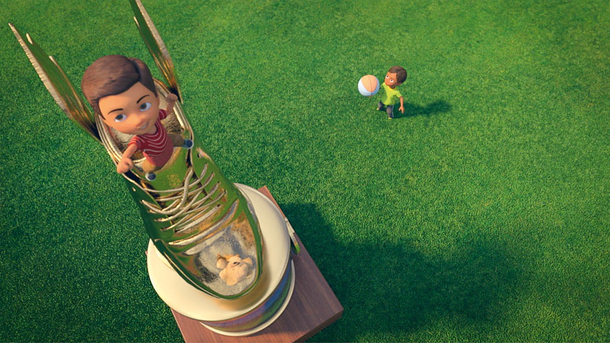 Piotruś pozuje na szczycie ogromnej statuetki i przechwala się przed kolegą, który stoi na ziemi.