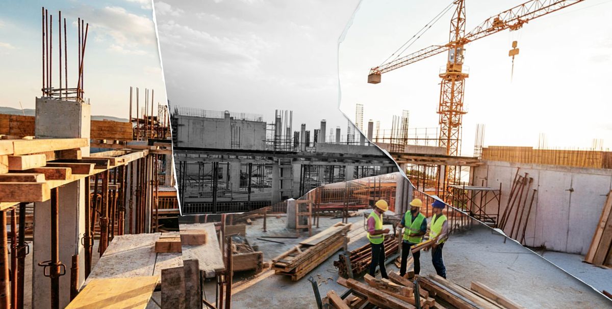 Zdjęcie przedstawiające pracowników na placu budowy, omawiających projekt budynku.