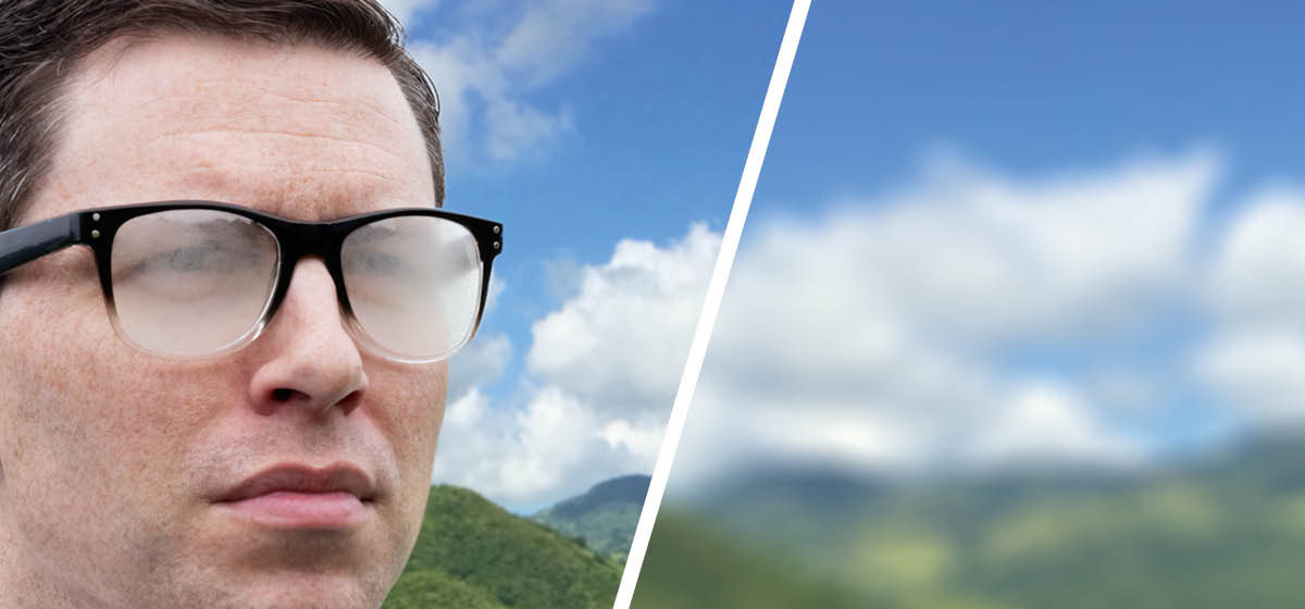 Um homem está a usar óculos embaciados e não consegue ver bem o que está à sua volta.