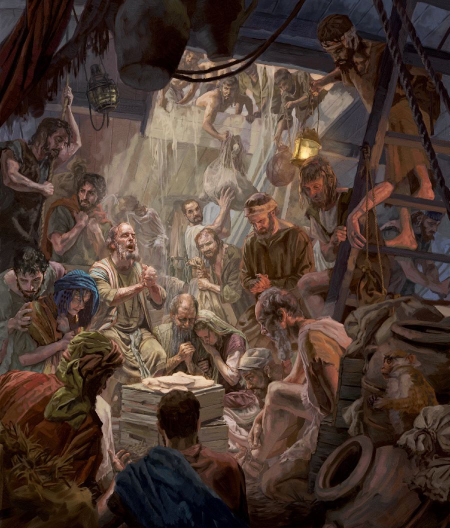 Paulo ora num porão lotado de um navio de carga. Alguns passageiros exaustos inclinam a cabeça e outros observam. Alguns pães estão em cima de umas caixas.