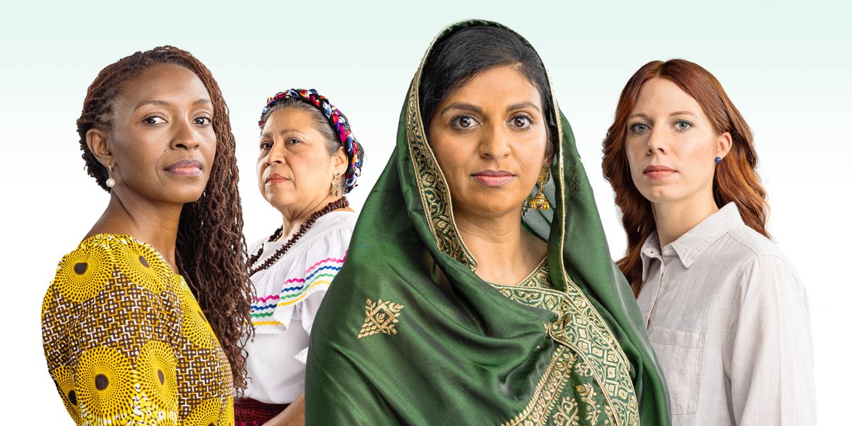 Mulheres de diferentes idades e nacionalidades.