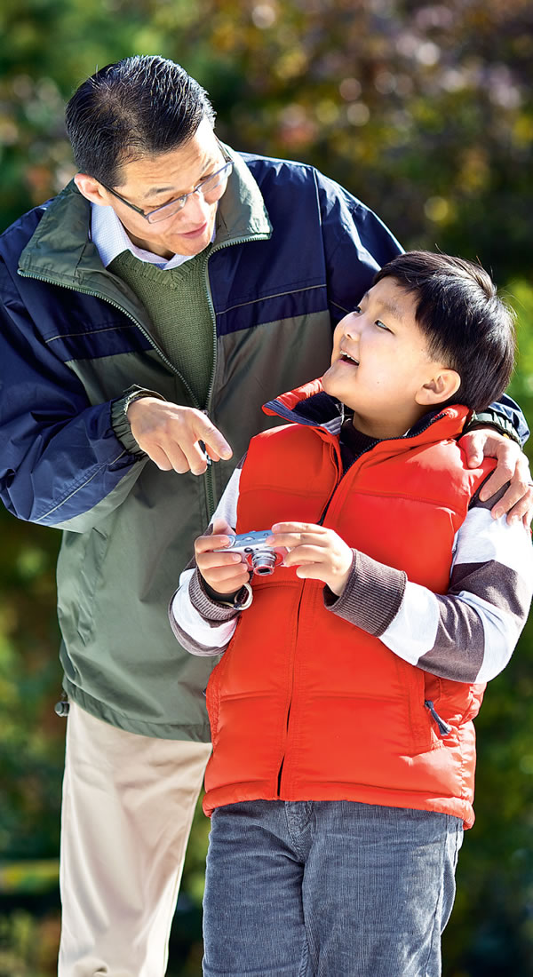 Pai e filho conversando